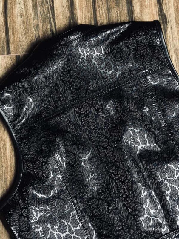 VENOM - Image 7
